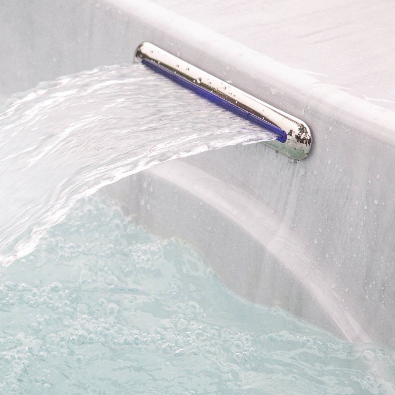 White Marble Outdoor Whirlpool inkl. Treppe und Thermoabdeckung image number 4